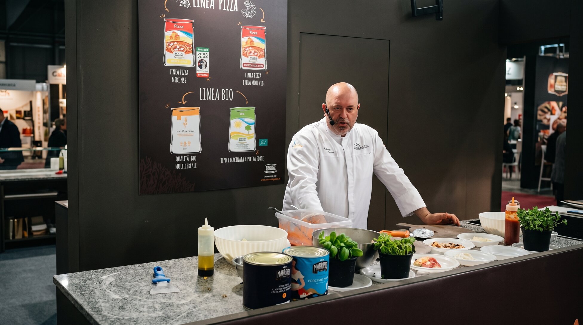chef_presenting_pizza_ingredients_2k_202609031044.jpeg chef_presenting_pizza_ingredients_2k_202609031044.jpeg