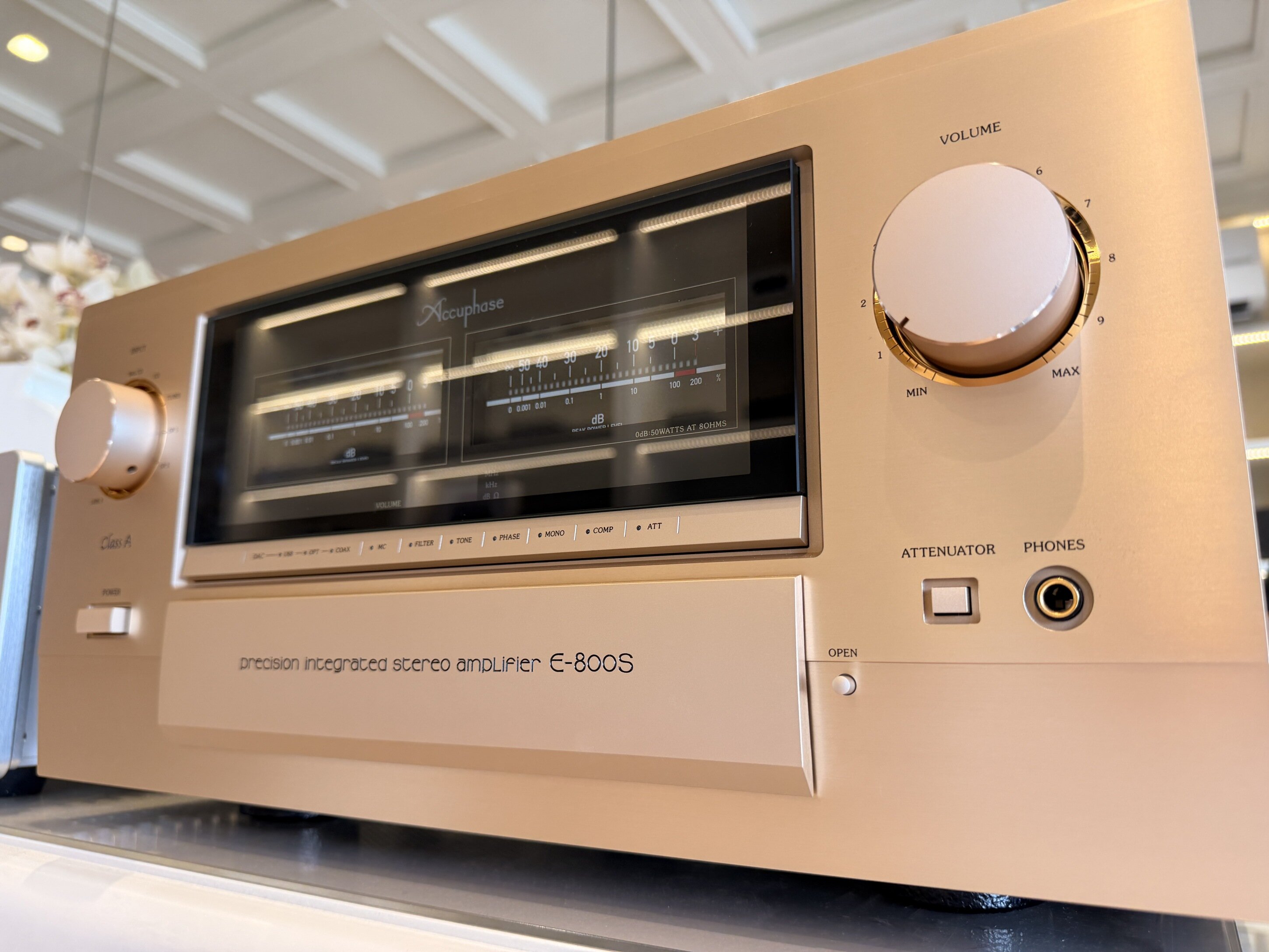 USATO: Accuphase E-800S USATO: Accuphase E-800S