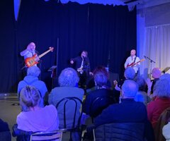 dal%20pubblico%202%20luigi.jpeg dal%20pubblico%202%20luigi.jpeg