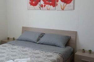 JTdCJTIyaXQlMjIlM0ElMjIlRTIlODAlOUNDYW1lcmElMjBtYXRyaW1vbmlhbGUlMjBjb24lMjBsZXR0byUyMGdyaWdpbyUyQyUyMHF1YWRyaSUyMGZsb3JlYWxpJTIwZSUyMGNvbW9kaW5pJTJDJTIwVmlsbGV0dGElMjBNYXJpc2VsbGElMjBhJTIwUGFjaGlubyVFMiU4MCU5RCUyMiU3RA==