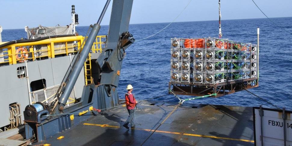 Portopalo guarda le stelle dal fondo del mare: il legame con il Nobel per la Fisica 2026