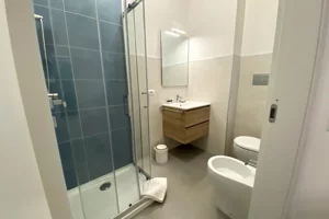 Bagno privato con doccia nella Stanza Mirto a Cagliari