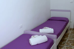 JTdCJTIyaXQlMjIlM0ElMjJDYW1lcmV0dGElMjBjb24lMjBkdWUlMjBsZXR0aSUyMHNpbmdvbGklMjBuZWxsJUUyJTgwJTk5QXBwYXJ0YW1lbnRvJTIwTWFyZSUyMGElMjBQb3J0b3BhbG8lMkMlMjBTaWNpbGlhJTIyJTdE