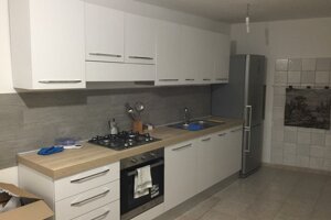 Cucina moderna completamente attrezzata della Villetta Oasi in Contrada Morghella a Portopalo, a 250 metri dalla spiaggia