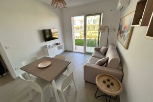 JTdCJTIyaXQlMjIlM0ElMjJTb2dnaW9ybm8lMjBtb2Rlcm5vJTIwY29uJTIwZGl2YW5vJTJDJTIwdGF2b2xvJTIwZGElMjBwcmFuem8lMjBlJTIwcG9ydGElMjBmaW5lc3RyYSUyMHN1bCUyMGdpYXJkaW5vJTIwbmVsbCVFMiU4MCU5OWFsbG9nZ2lvJTIwU3RlbGxhJTIwZGVsJTIwU3VkJTIwYWwlMjBCb3JnbyUyMDg0JTIwZGklMjBNYXJ6YW1lbWklMjIlN0Q=