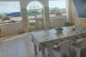 JTdCJTIyaXQlMjIlM0ElMjIlRTIlODAlOUNQYXRpbyUyMGVzdGVybm8lMjBjb24lMjB0YXZvbG8lMkMlMjBzZWRpZSUyMGUlMjBtdXJhbGVzJTIwbWFyaW5vJTJDJTIwaW5ncmVzc28lMjBjb24lMjBjYW5jZWxsbyUyMGUlMjBjb2xvbm5lJTIwaW4lMjBwaWV0cmElMkMlMjBWaWxsZXR0YSUyME1hcmlzZWxsYSUyMGElMjBQYWNoaW5vJTIyJTdE