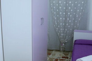 JTdCJTIyaXQlMjIlM0ElMjJDYW1lcmV0dGElMjBjb24lMjBkdWUlMjBsZXR0aSUyMHNpbmdvbGklMjBuZWxsJUUyJTgwJTk5QXBwYXJ0YW1lbnRvJTIwTWFyZSUyMGElMjBQb3J0b3BhbG8lMkMlMjBTaWNpbGlhJTIyJTdE