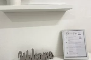 Welcome kit e postazione lavoro nella stanza Mirto a Cagliari