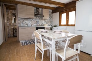 JTdCJTIyaXQlMjIlM0ElMjJDdWNpbmElMjBhdHRyZXp6YXRhJTIwZGVsbCVFMiU4MCU5OUF0dGljbyUyMFBlcmxhJTIwTWFyaW5hJTIwYSUyMENvbnRyYWRhJTIwTW9yZ2hlbGxhJTIwUGFjaGlubyUyMGNvbiUyMHRhdm9sbyUyMGRhJTIwcHJhbnpvJTIwZSUyMHBpYXN0cmVsbGUlMjBzaWNpbGlhbmUlMjIlN0Q=