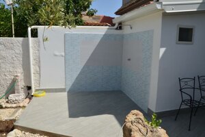 Doccia esterna in muratura della Villetta Oasi in Contrada Morghella, ideale dopo il mare a 250 metri dalla spiaggia