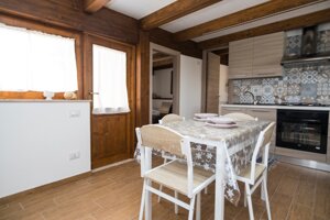 JTdCJTIyaXQlMjIlM0ElMjJTb2dnaW9ybm8lMjBlJTIwY3VjaW5hJTIwb3BlbiUyMHNwYWNlJTIwZGVsbCVFMiU4MCU5OUF0dGljbyUyMFBlcmxhJTIwTWFyaW5hJTIwYSUyME1vcmdoZWxsYSUyMFBhY2hpbm8lMkMlMjBjb24lMjB0cmF2aSUyMGluJTIwbGVnbm8lMjBlJTIwdGF2b2xvJTIwZGElMjBwcmFuem8lMjIlN0Q=