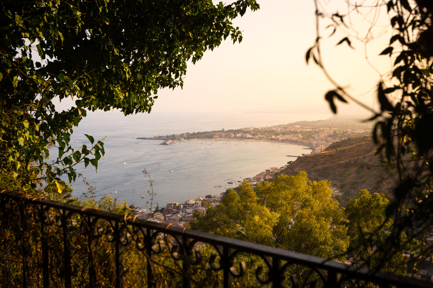 Palazzo Previtera - Living Museum and Luxury Bed and Breakfast - Museo Vivente - Soggiorno in Sicilia Museo Vivente - Linguaglossa CT