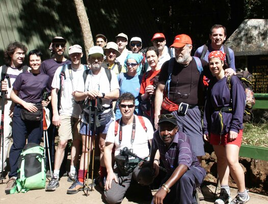 marangu gate-gruppo.jpeg