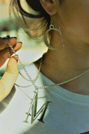 Gioielli in zama argentata con iniziali