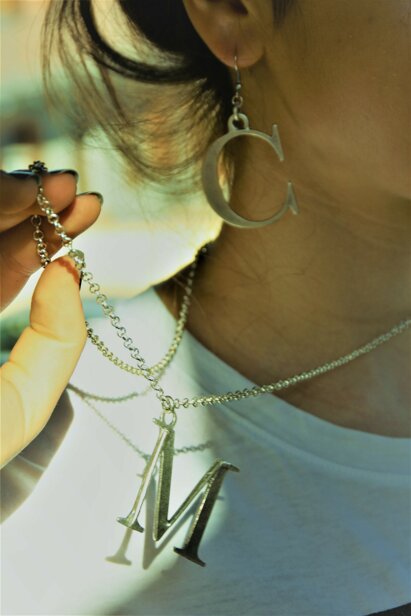 Gioielli in zama argentata con iniziali