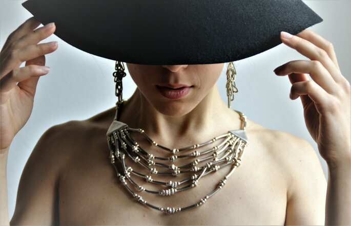 jewels in zamak and brass with natural stones in sale