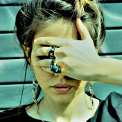 Gioielli in zama, bronzo e ottone brunito con pietre dure naturali