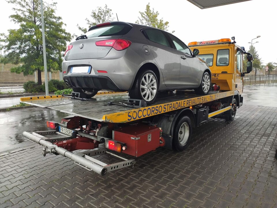 soccorso di auto sportiva