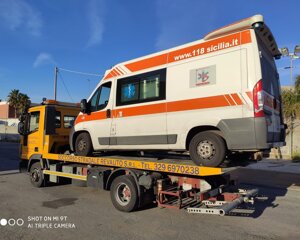 soccorso in strada di un autoambulanza