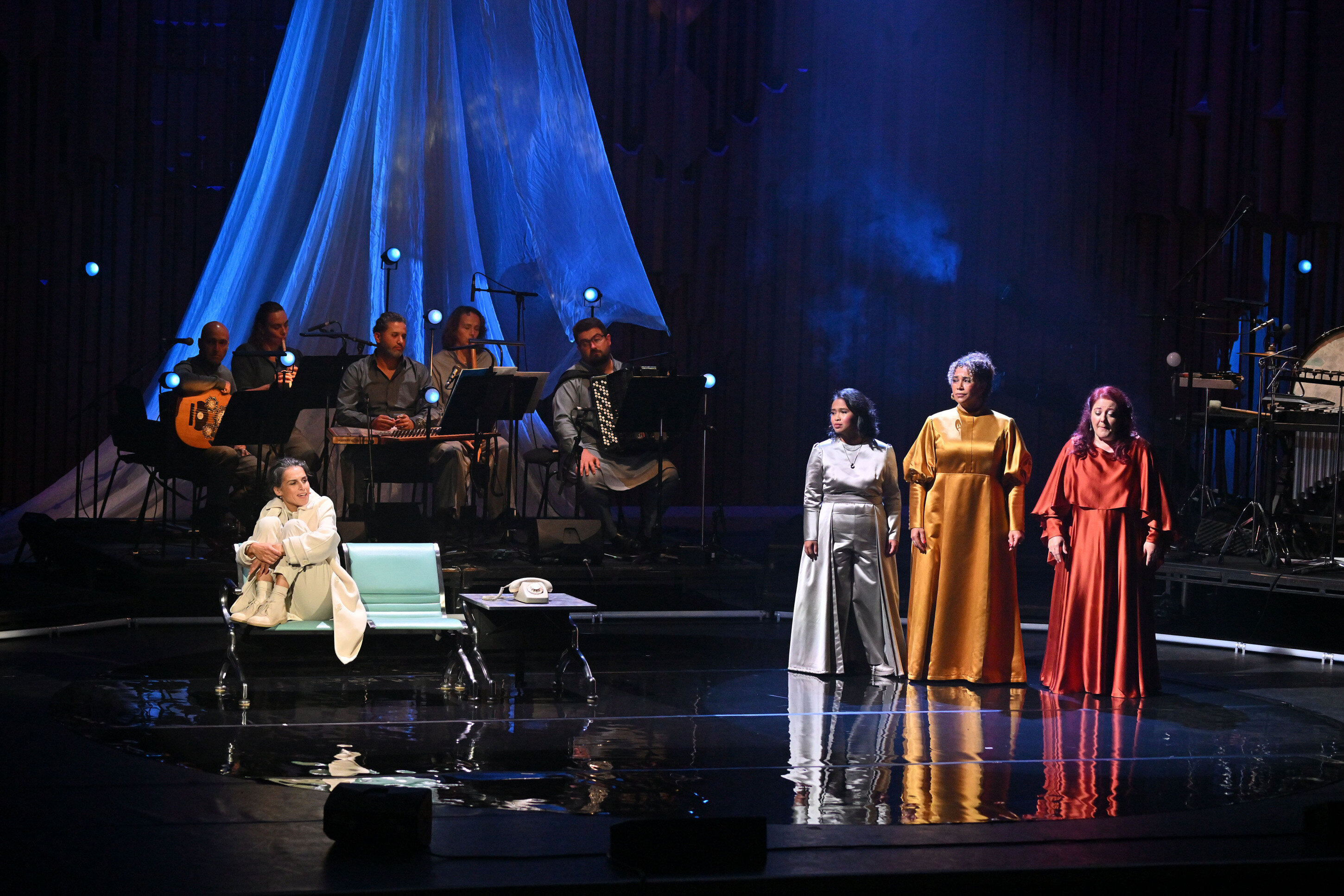 L'atto unico OUM - A son quest for his mother al Barbican di Londra - Recensione di Kevin de Sabbata