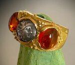 anello-oro-vip-con-ambre-e-moneta-argento-romeo-crotone-mod-au746
