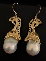 achaean-helmet-earrings-in-18-kt-gold-with-natural-pearls-romeo-crotone-mod-au3627