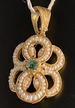 ciondolo-treotto-in-oro-750-con-microperle-e-smeraldo-romeo-mod725