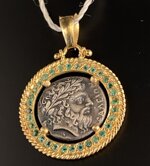 yellow-gold-pendant-750-with-emeralds-and-coin-of-zeus-cb0252au-romeo-crotone-mod-435