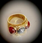 anello-oro-vip-con-ambre-e-moneta-argento-romeo-crotone-mod-au746
