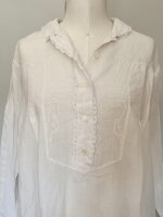 camicia-notte-lino-ricamata-a-mano