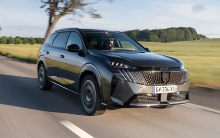 peugeot-e-5008-review-tracking-front