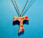 ciondolo-tau-con-fiori