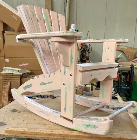 Sedia Adirondack: statica o a dondolo?Con Adirondack Tribute non devi scegliere