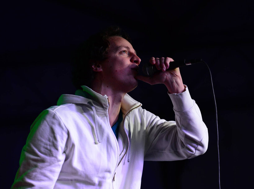 mike canta live1.jpeg