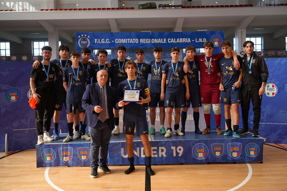 premiazione-domenico-sport-seconda-classificata.jpeg
