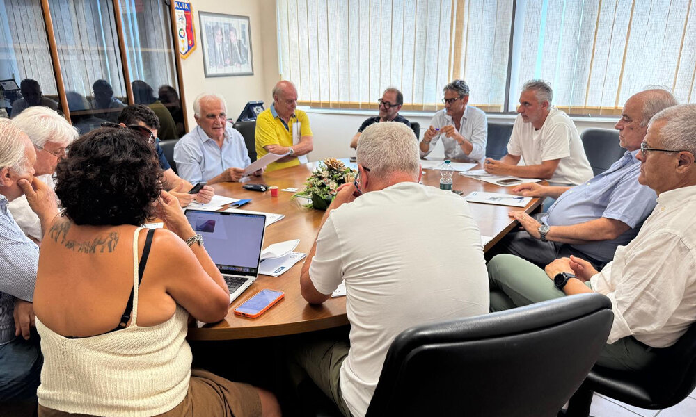 il-presidente-mirarchi-e-il-consiglio-direttivo-del-cr-calabria.jpeg il-presidente-mirarchi-e-il-consiglio-direttivo-del-cr-calabria.jpeg