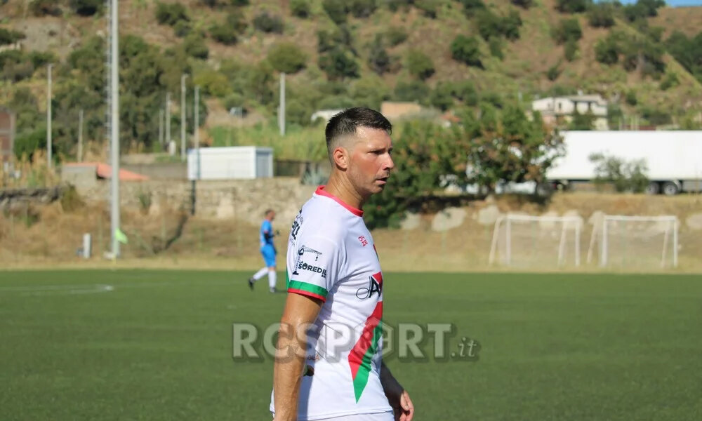 Peppe Denaro, il viaggio di una vita con il pallone tra i piedi Peppe Denaro, il viaggio di una vita con il pallone tra i piedi