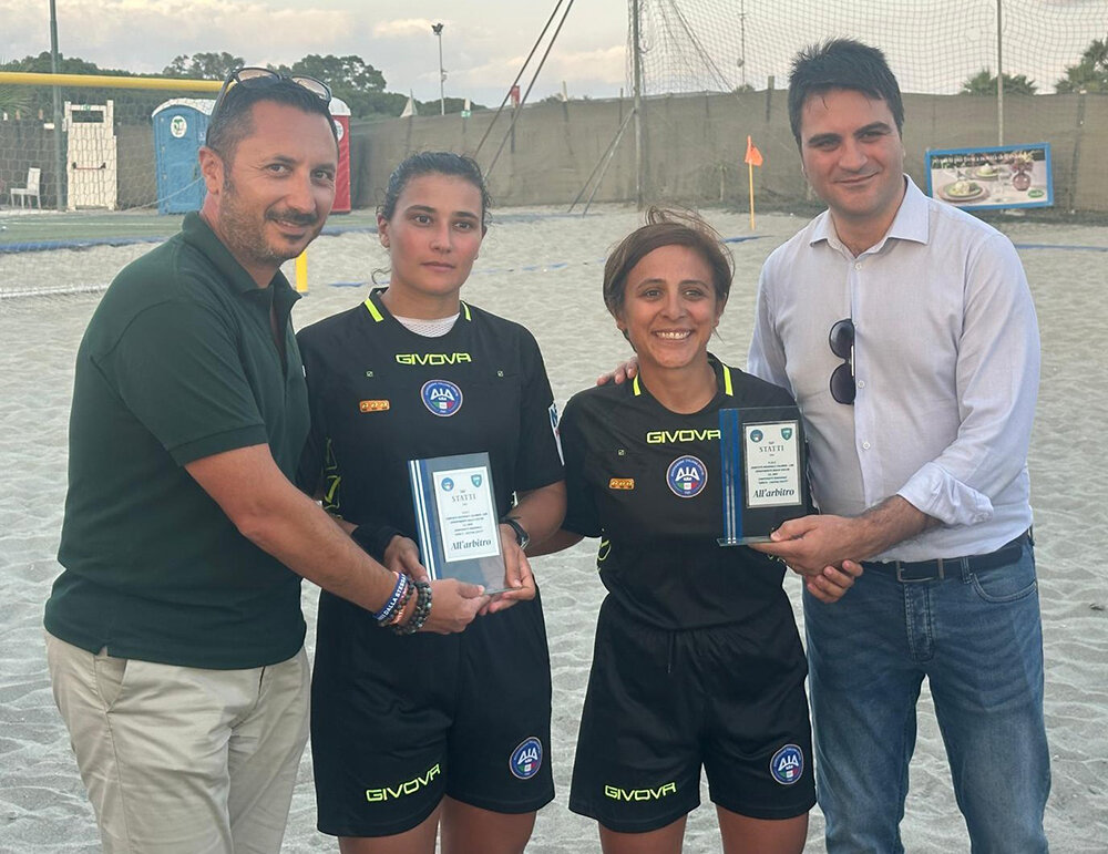 premiazione-arbitri-finale-3°-posto.jpeg