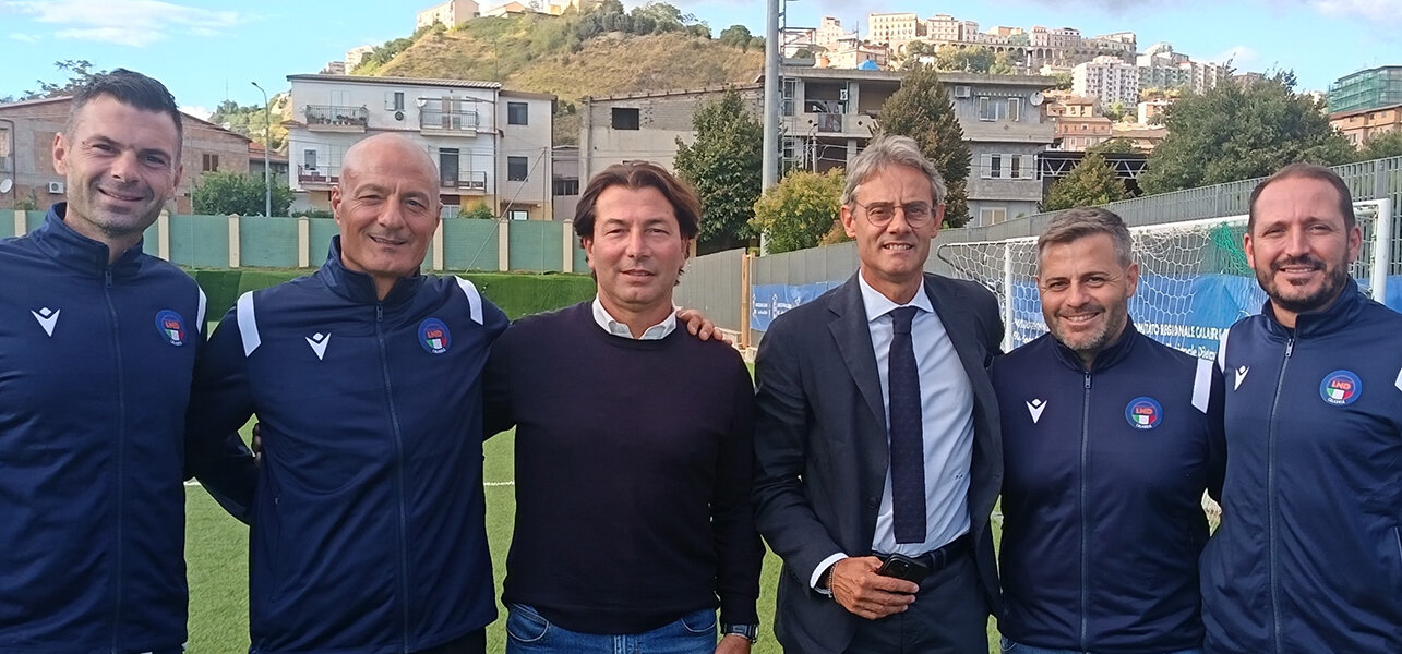tecnici-con-mirarchi-e-fiorino.jpeg
