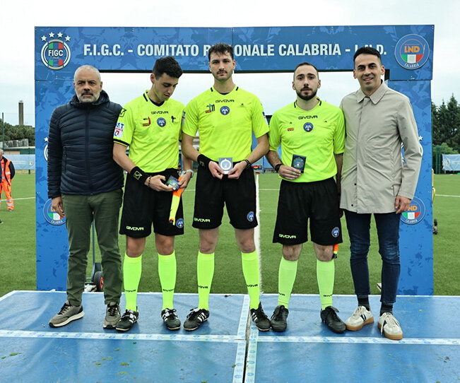 premiazione-terna-arbitrale.jpeg premiazione-terna-arbitrale.jpeg