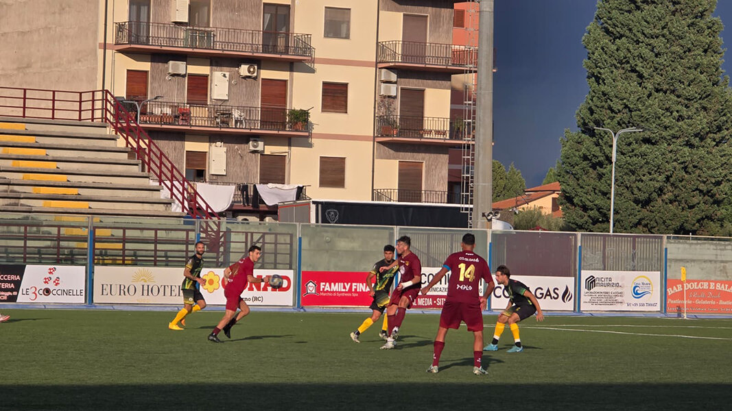 Partita l'avventura per il Locri calcio