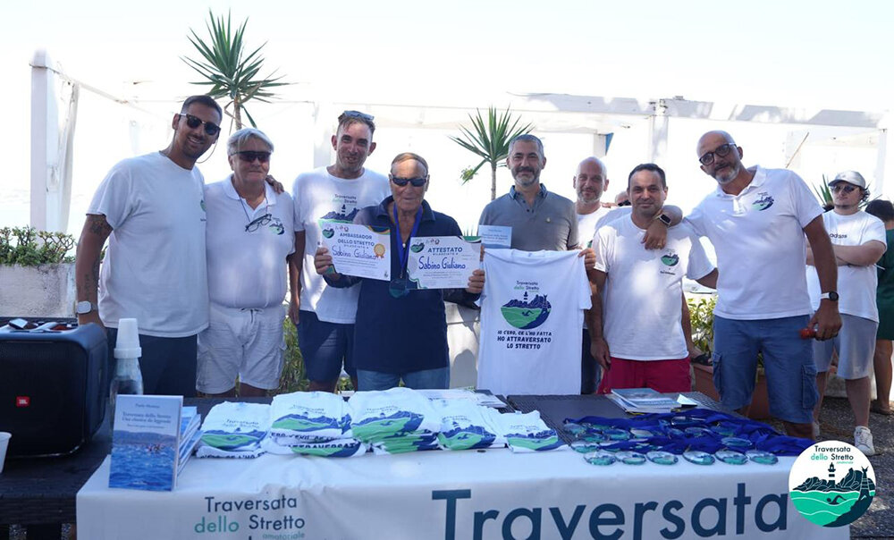 Impresa del 90enne Sabino Giuliano: attraversa lo Stretto di Messina a nuoto Impresa del 90enne Sabino Giuliano: attraversa lo Stretto di Messina a nuoto