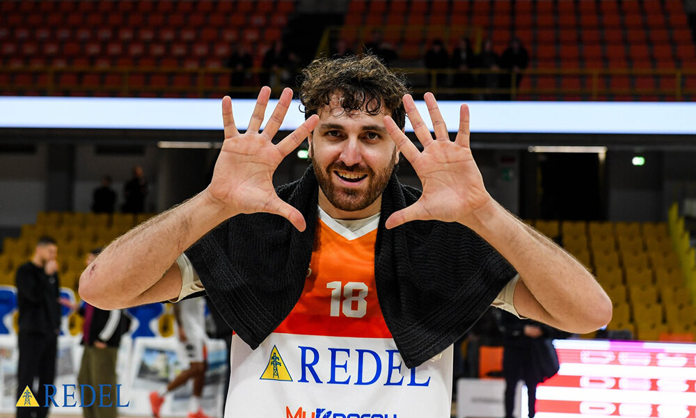 viola-castellaneta.jpeg viola-castellaneta.jpeg