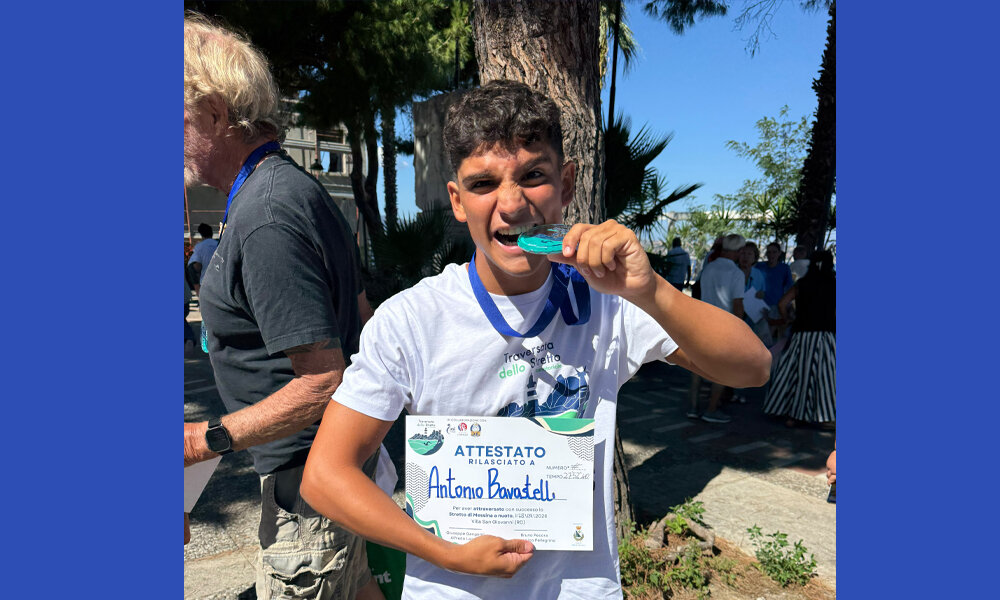 Antonio Bavastrelli realizza il nuovo record dello Stretto di Messina a nuoto