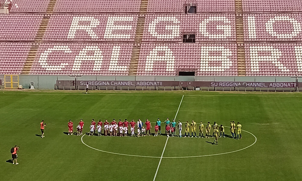 Reggina straripante, 5-0 al Licata e partenza col botto Reggina straripante, 5-0 al Licata e partenza col botto