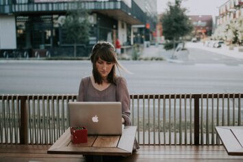 christin-hume-slbqshqaheo-unsplash