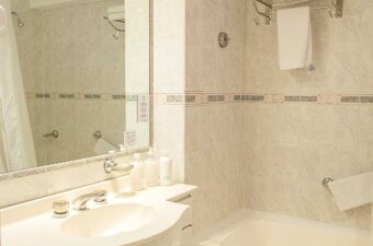 logo plaza transp blanco logo plaza transp blanco