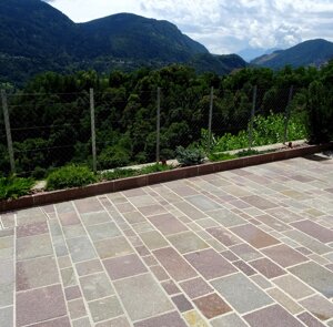 eyJpdCI6InBhdmltZW50bywgcGlhc3RyZWxsZSwgcG9yZmlkby1kZWwtdHJlbnRpbm8sIHBpYW5vLWNhdmEsIHBpZXRyYS1uYXR1cmFsZSwgbGF0aS10cmFuY2lhdGkiLCJkZSI6ImZsaWVzZW4sIGJvZGVuLCBwb3JwaHlyLCBHcvZkZW4tcG9ycGh5ciwgT2JlcmZs5GNoZS1icnVjaHJhdSIsImVuIjoidGlsZXMsIHBvcnBoeXIsIG5hdHVyYWwgc3VyZmFjZSwgVHJlbnRpbm8gIiwiZnIiOiJzdXJmYWNlLW5hdHVyZWxsZSwgcG9ycGh5cmUsIGRhbGxlcywgdHJlbnRpbm8ifQ==