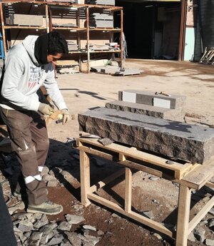 eyJpdCI6ImdyYWRpbmkgbWFzc2ljY2ksIHBvcmZpZG8gZGVsIFRyZW50aW5vLCBmb3J0ZS1idXNvIiwiZnIiOiIgbWFyY2hlcy1tYXNzaXZlcywgcG9ycGh5cmUiLCJlbiI6Im1hc3NpdmUgc3RlcHMsIHBvcnBoeXIsIGZsYW1lZC1zdXJmYWNlIiwiZGUiOiJibG9ja3N0dWZlbiwgcG9ycGh5ciwgZ2VmbGFtbXRlIE9iZXJmbORjaGUifQ==