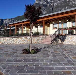 eyJpdCI6InBpYXN0cmVsbGUgcG9yZmlkbyIsImRlIjoiZmxpZXNlbiwgYm9kZW4sIHBvcnBoeXIsIEdy9mRlbi1wb3JwaHlyLCBPYmVyZmzkY2hlLWJydWNocmF1IiwiZW4iOiJ0aWxlcywgcG9ycGh5ciwgbmF0dXJhbCBzdXJmYWNlLCBUcmVudGlubyAiLCJmciI6InN1cmZhY2UtbmF0dXJlbGxlLCBwb3JwaHlyZSwgZGFsbGVzLCB0cmVudGlubyJ9